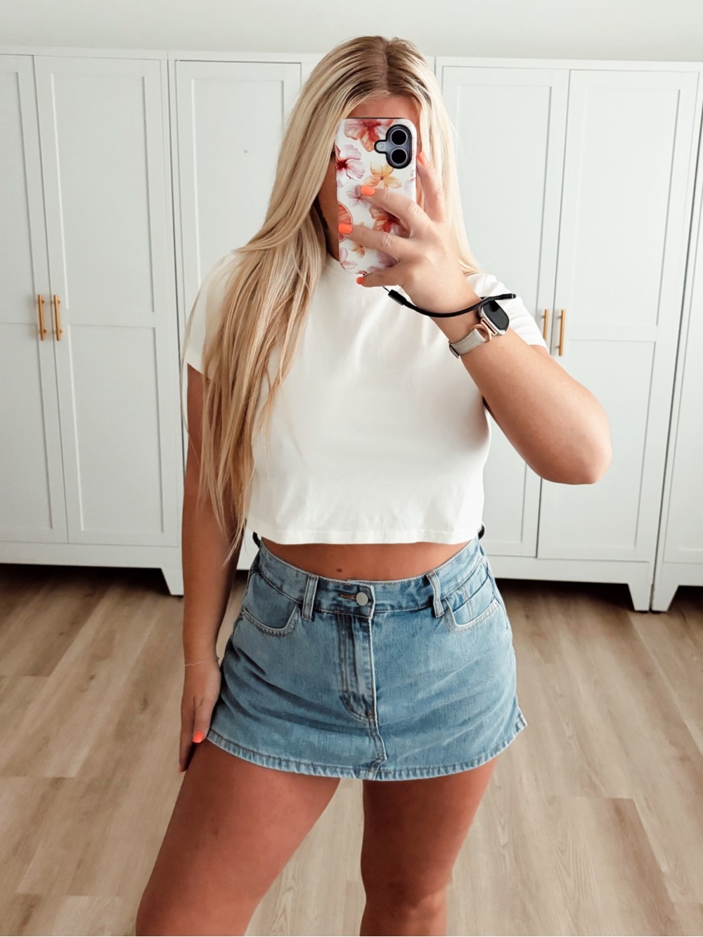 White cropped t shirt